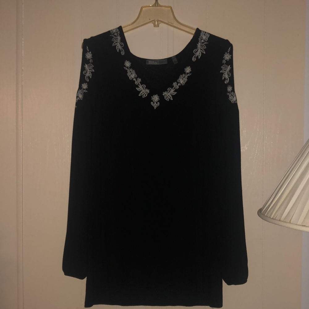Worn couple times Sz XL cutout shoulder tunic